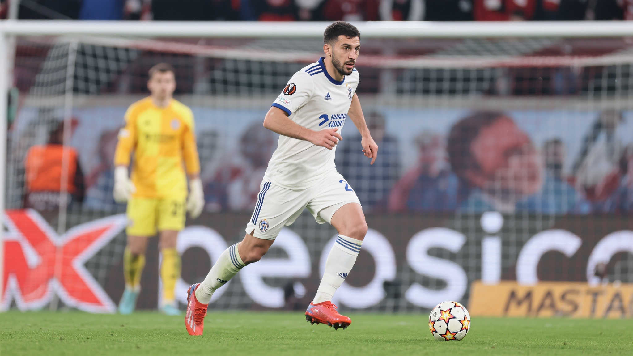 胡桑诺夫比赛亮点:精准传球与稳健防守相得益彰 胡桑诺夫比赛亮点:精准传球与稳健防守相得益彰